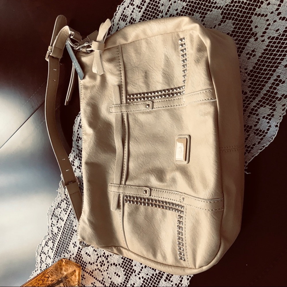 New with tags - Beautiful  Lemon Guess hobo bag